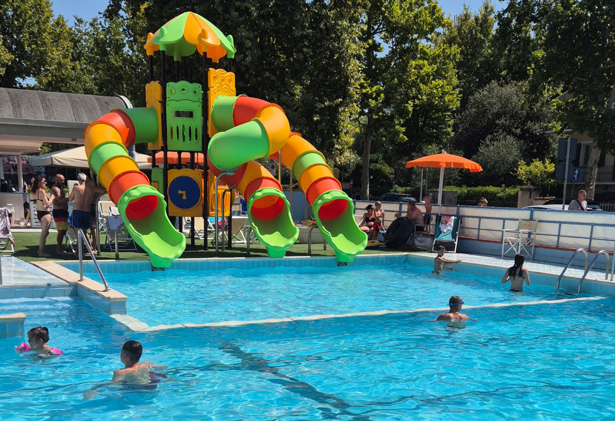 media.Slide-Piscina_6Club-Family-Serenissima