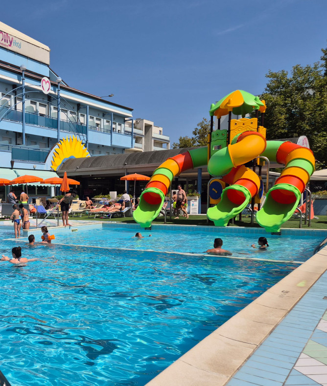 media.Slide-Piscina_1Club-Family-Serenissima