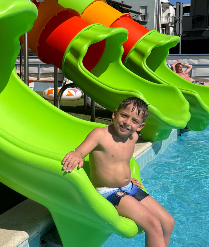 media.Slide-Piscina_4Club-Family-Serenissima