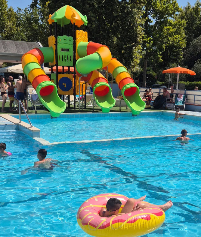 media.Slide-Piscina_6Club-Family-Serenissima